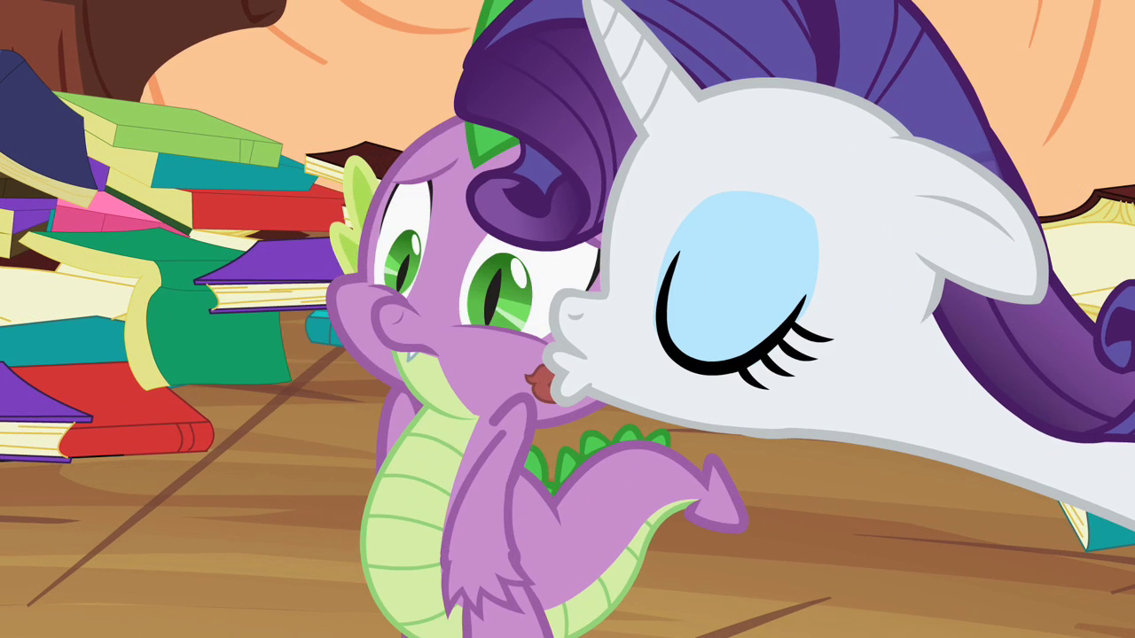 Rarity_A_kiss_for_Spikey_Wikey_S2E10