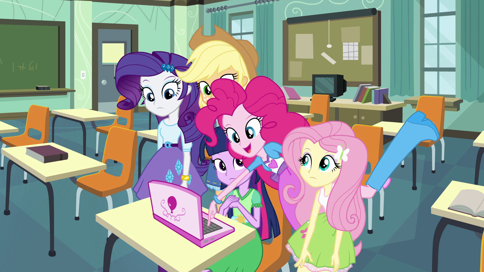pinkie_pie_playing_a_video_eg